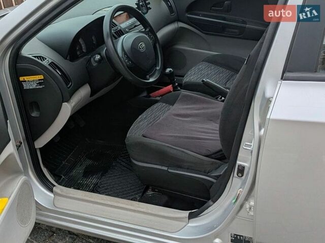 Серый Киа Сид, объемом двигателя 1.4 л и пробегом 290 тыс. км за 4300 $, фото 4 на Automoto.ua