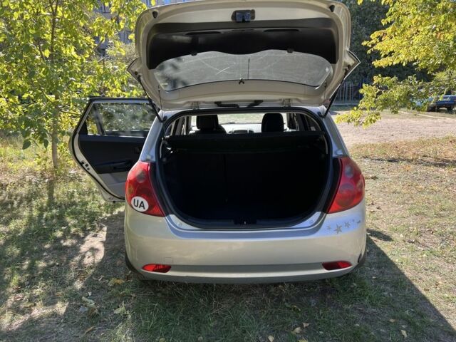 Серый Киа Сид, объемом двигателя 1.4 л и пробегом 223 тыс. км за 4700 $, фото 4 на Automoto.ua