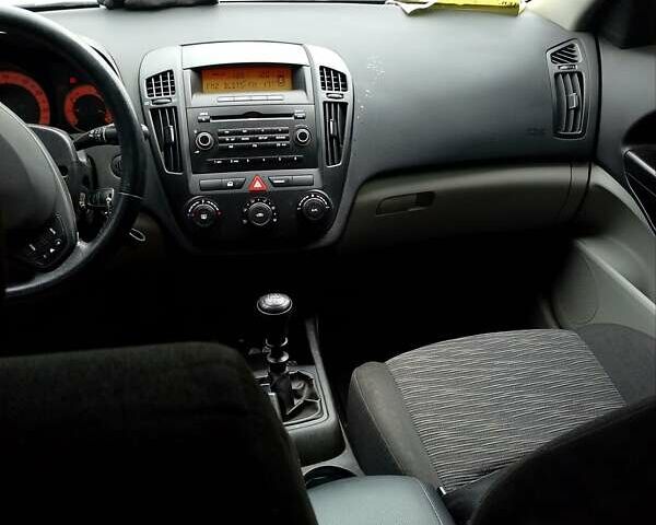 Сірий Кіа Сід, об'ємом двигуна 1.4 л та пробігом 212 тис. км за 4500 $, фото 5 на Automoto.ua