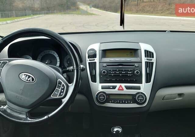 Серый Киа Сид, объемом двигателя 1.59 л и пробегом 279 тыс. км за 4650 $, фото 9 на Automoto.ua