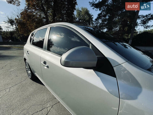 Серый Киа Сид, объемом двигателя 1.6 л и пробегом 223 тыс. км за 5500 $, фото 11 на Automoto.ua