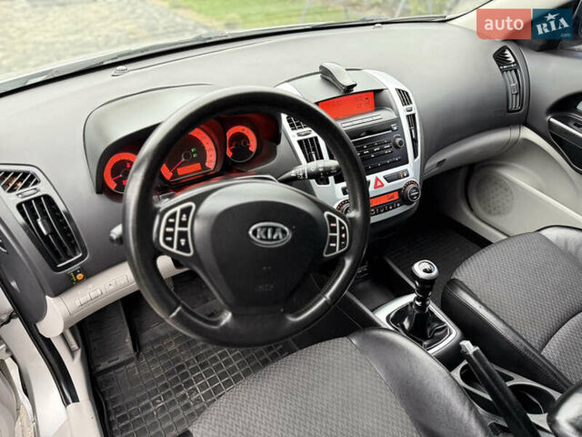 Серый Киа Сид, объемом двигателя 2 л и пробегом 191 тыс. км за 5700 $, фото 26 на Automoto.ua