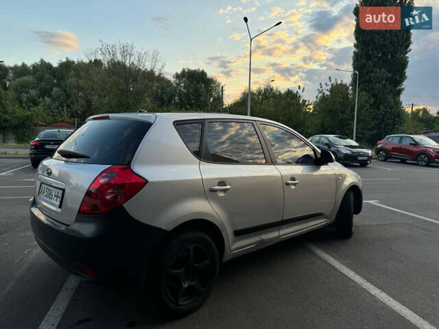 Серый Киа Сид, объемом двигателя 1.98 л и пробегом 447 тыс. км за 3600 $, фото 3 на Automoto.ua