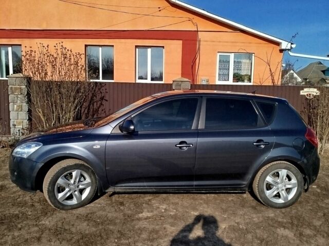 Серый Киа Сид, объемом двигателя 2 л и пробегом 300 тыс. км за 4950 $, фото 5 на Automoto.ua