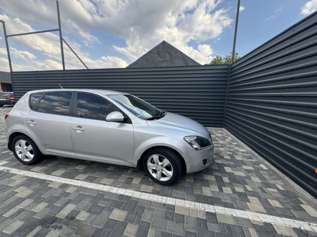 Серый Киа Сид, объемом двигателя 1.6 л и пробегом 240 тыс. км за 6500 $, фото 2 на Automoto.ua