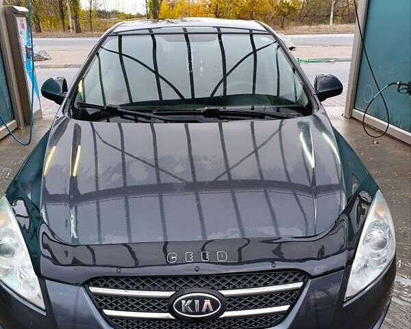 Серый Киа Сид, объемом двигателя 1.59 л и пробегом 334 тыс. км за 5400 $, фото 2 на Automoto.ua