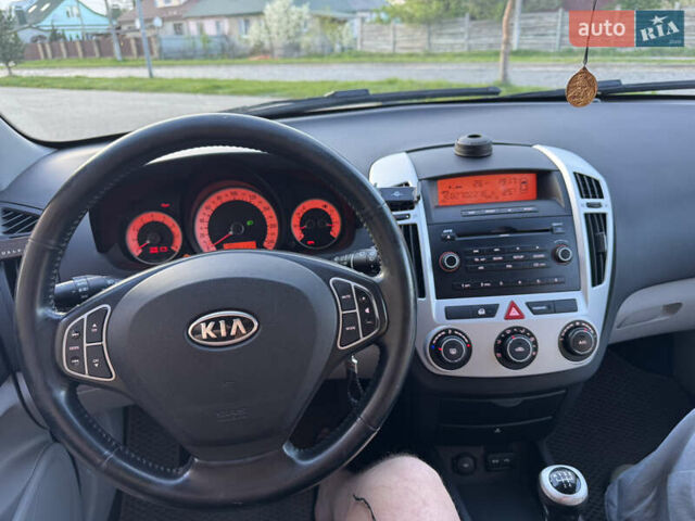 Серый Киа Сид, объемом двигателя 1.4 л и пробегом 228 тыс. км за 4850 $, фото 2 на Automoto.ua