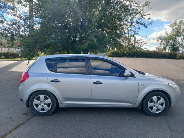 Киа Сид 2007 в Кривом Роге на Automoto.ua Серый Киа Сид, объемом двигателя 1.4 л и пробегом 221 тыс. км за 5500 $, фото 3 на Automoto.ua