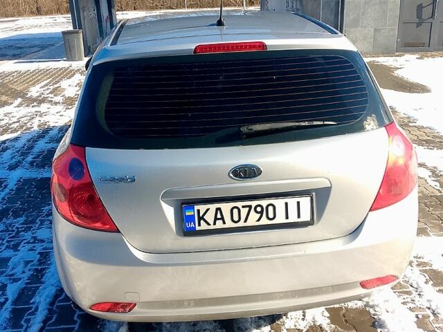Серый Киа Сид, объемом двигателя 1.4 л и пробегом 200 тыс. км за 4650 $, фото 3 на Automoto.ua