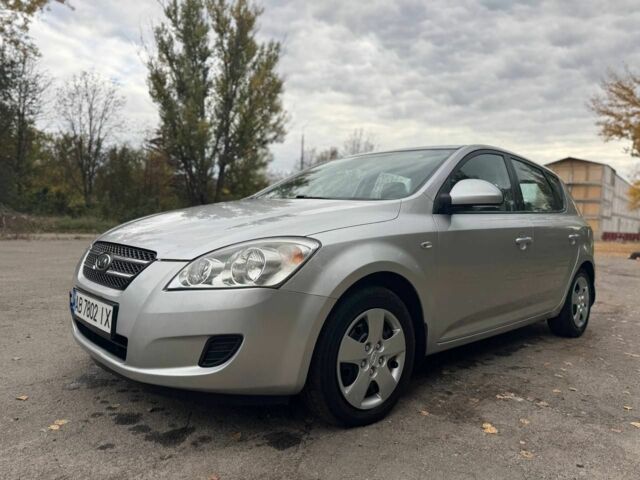 Серый Киа Сид, объемом двигателя 1.4 л и пробегом 254 тыс. км за 4900 $, фото 2 на Automoto.ua
