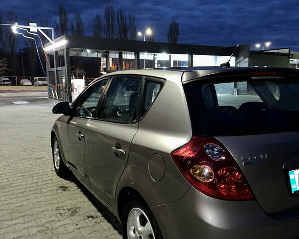 Серый Киа Сид, объемом двигателя 1.6 л и пробегом 216 тыс. км за 6099 $, фото 7 на Automoto.ua
