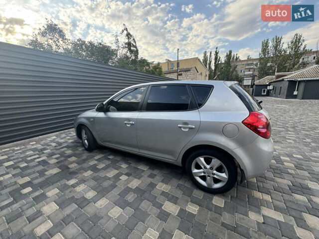 Серый Киа Сид, объемом двигателя 1.59 л и пробегом 240 тыс. км за 6500 $, фото 6 на Automoto.ua