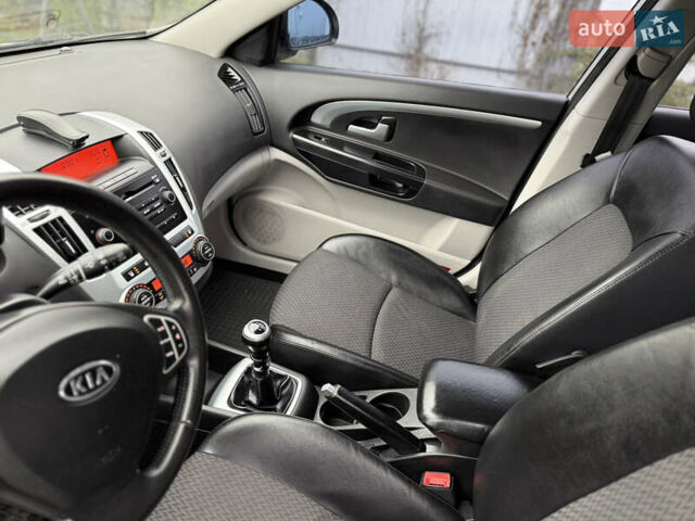 Серый Киа Сид, объемом двигателя 2 л и пробегом 191 тыс. км за 5700 $, фото 27 на Automoto.ua