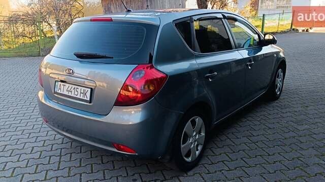 Серый Киа Сид, объемом двигателя 1.4 л и пробегом 20 тыс. км за 4600 $, фото 3 на Automoto.ua