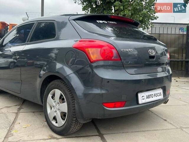 Серый Киа Сид, объемом двигателя 1.4 л и пробегом 247 тыс. км за 4990 $, фото 7 на Automoto.ua