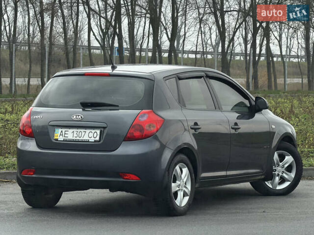 Серый Киа Сид, объемом двигателя 1.59 л и пробегом 218 тыс. км за 6750 $, фото 3 на Automoto.ua