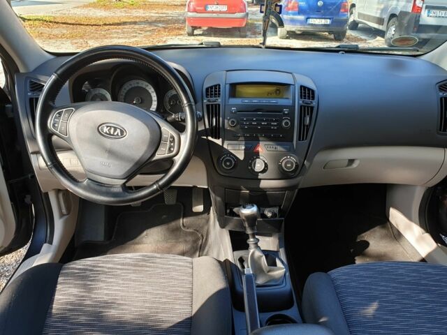 Сірий Кіа Сід, об'ємом двигуна 1.6 л та пробігом 255 тис. км за 3364 $, фото 5 на Automoto.ua