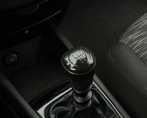 Серый Киа Сид, объемом двигателя 1.4 л и пробегом 274 тыс. км за 3600 $, фото 24 на Automoto.ua