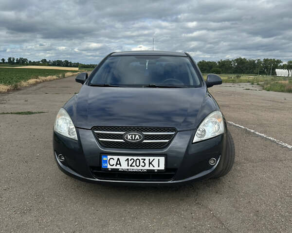 Серый Киа Сид, объемом двигателя 1.4 л и пробегом 260 тыс. км за 5200 $, фото 1 на Automoto.ua