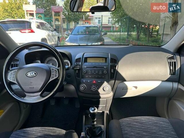 Серый Киа Сид, объемом двигателя 1.4 л и пробегом 179 тыс. км за 5200 $, фото 14 на Automoto.ua