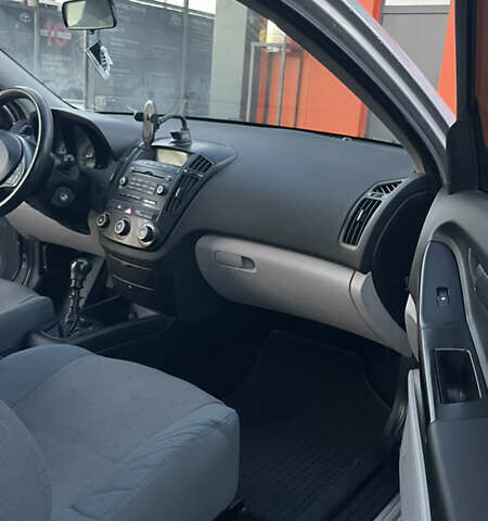 Серый Киа Сид, объемом двигателя 1.4 л и пробегом 145 тыс. км за 5250 $, фото 12 на Automoto.ua