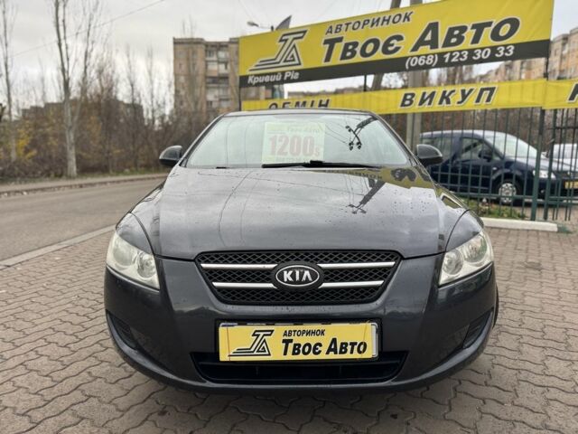 Серый Киа Сид, объемом двигателя 1.6 л и пробегом 201 тыс. км за 5300 $, фото 1 на Automoto.ua