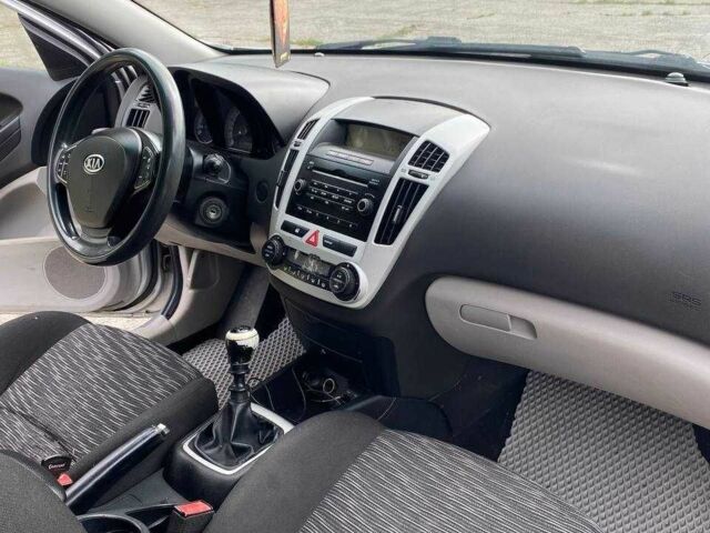 Серый Киа Сид, объемом двигателя 1.4 л и пробегом 228 тыс. км за 3200 $, фото 5 на Automoto.ua