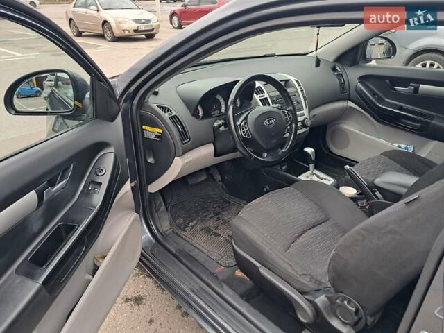 Серый Киа Сид, объемом двигателя 1.59 л и пробегом 204 тыс. км за 6300 $, фото 12 на Automoto.ua