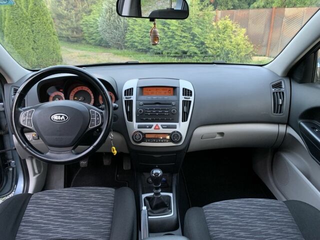 Серый Киа Сид, объемом двигателя 1.4 л и пробегом 212 тыс. км за 5700 $, фото 6 на Automoto.ua