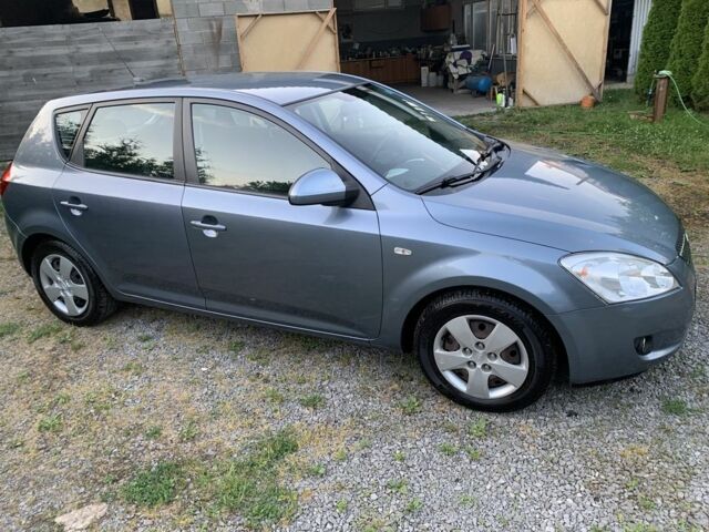 Серый Киа Сид, объемом двигателя 1.4 л и пробегом 212 тыс. км за 5700 $, фото 4 на Automoto.ua