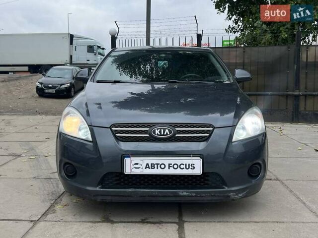 Серый Киа Сид, объемом двигателя 1.4 л и пробегом 247 тыс. км за 4990 $, фото 1 на Automoto.ua