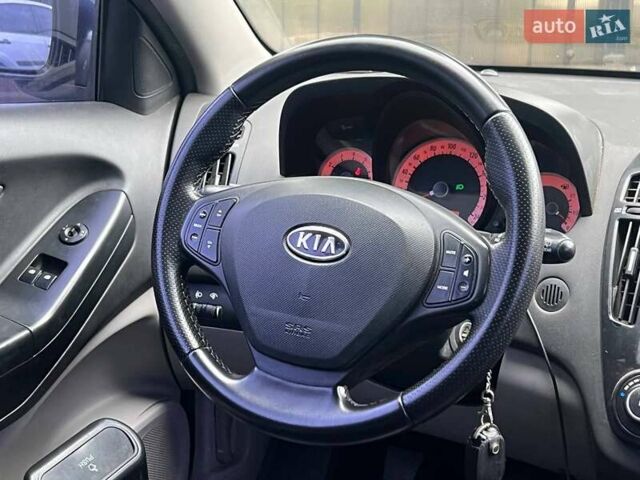 Серый Киа Сид, объемом двигателя 1.4 л и пробегом 247 тыс. км за 4490 $, фото 12 на Automoto.ua