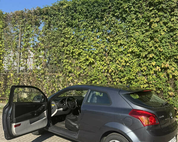 Серый Киа Сид, объемом двигателя 1.4 л и пробегом 286 тыс. км за 5000 $, фото 4 на Automoto.ua