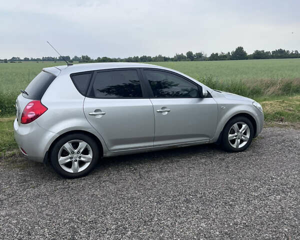 Сірий Кіа Сід, об'ємом двигуна 1.6 л та пробігом 230 тис. км за 5500 $, фото 7 на Automoto.ua