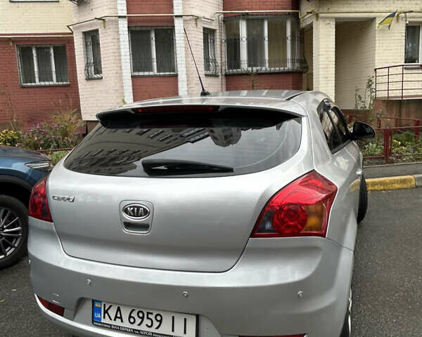 Сірий Кіа Сід, об'ємом двигуна 2 л та пробігом 281 тис. км за 6400 $, фото 3 на Automoto.ua