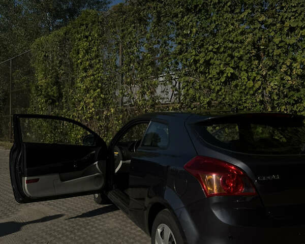 Серый Киа Сид, объемом двигателя 1.4 л и пробегом 286 тыс. км за 5000 $, фото 1 на Automoto.ua