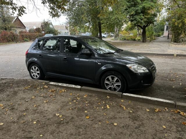 Серый Киа Сид, объемом двигателя 1.6 л и пробегом 250 тыс. км за 3900 $, фото 2 на Automoto.ua