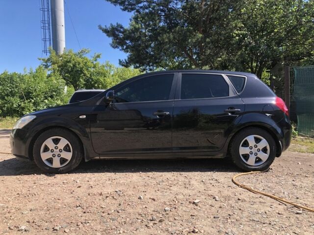 Серый Киа Сид, объемом двигателя 1.6 л и пробегом 300 тыс. км за 6250 $, фото 3 на Automoto.ua