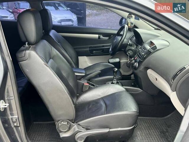 Серый Киа Сид, объемом двигателя 1.4 л и пробегом 247 тыс. км за 4490 $, фото 9 на Automoto.ua