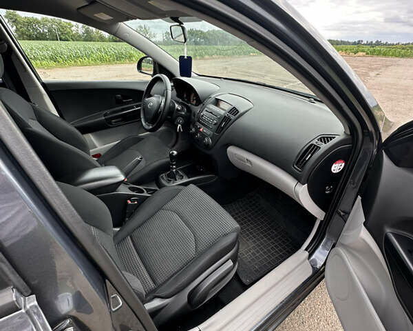 Серый Киа Сид, объемом двигателя 1.4 л и пробегом 260 тыс. км за 5200 $, фото 5 на Automoto.ua