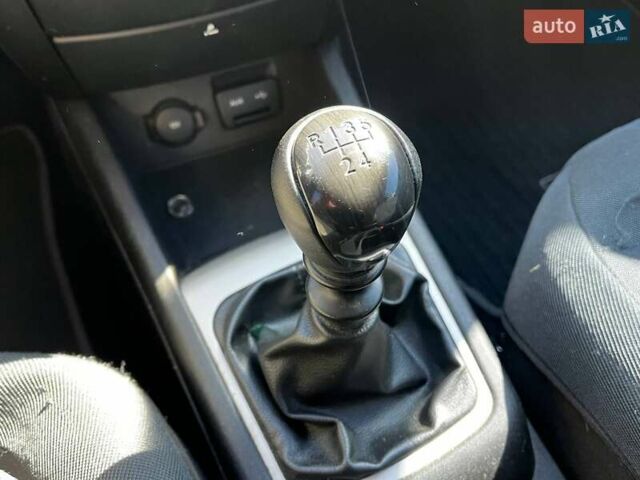 Сірий Кіа Сід, об'ємом двигуна 1.6 л та пробігом 215 тис. км за 4990 $, фото 20 на Automoto.ua
