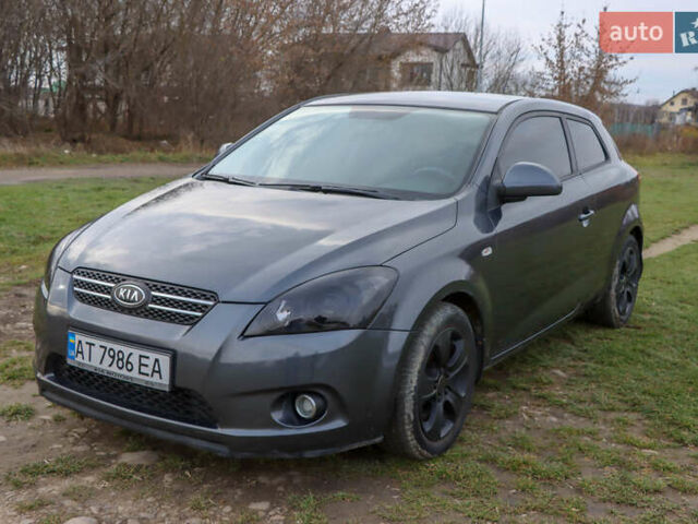 Серый Киа Сид, объемом двигателя 1.59 л и пробегом 211 тыс. км за 7000 $, фото 3 на Automoto.ua