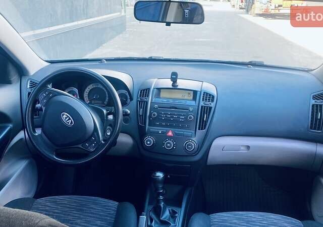 Сірий Кіа Сід, об'ємом двигуна 1.58 л та пробігом 250 тис. км за 4000 $, фото 22 на Automoto.ua