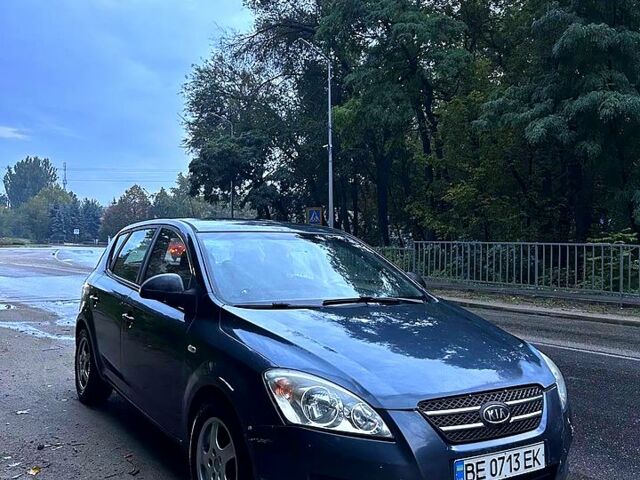 Серый Киа Сид, объемом двигателя 1.6 л и пробегом 250 тыс. км за 3200 $, фото 1 на Automoto.ua