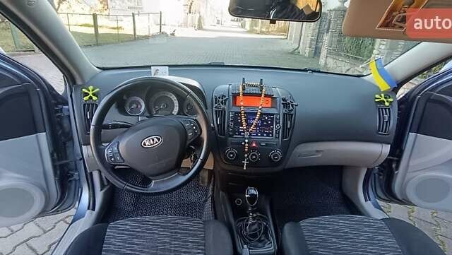 Серый Киа Сид, объемом двигателя 1.4 л и пробегом 20 тыс. км за 4600 $, фото 11 на Automoto.ua