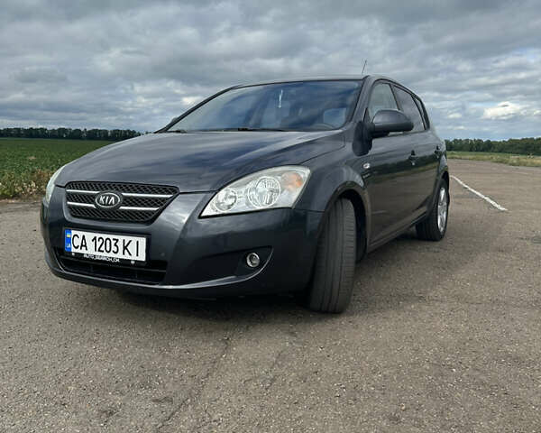 Серый Киа Сид, объемом двигателя 1.4 л и пробегом 260 тыс. км за 5200 $, фото 2 на Automoto.ua