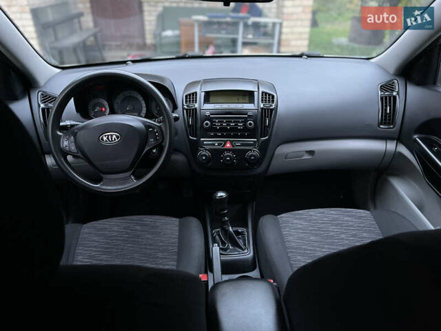 Серый Киа Сид, объемом двигателя 1.4 л и пробегом 273 тыс. км за 4800 $, фото 11 на Automoto.ua