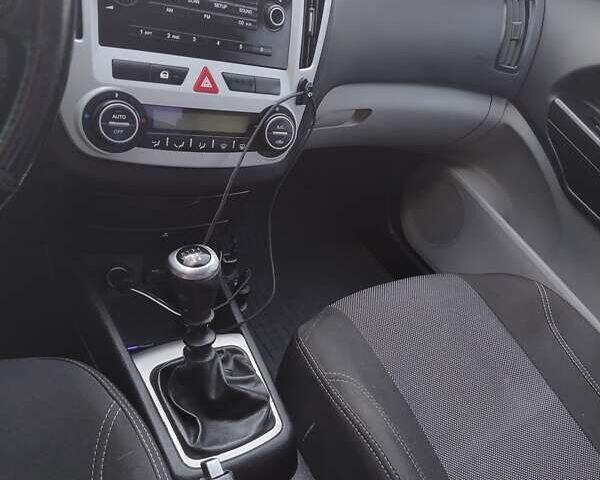 Серый Киа Сид, объемом двигателя 2 л и пробегом 184 тыс. км за 5900 $, фото 10 на Automoto.ua