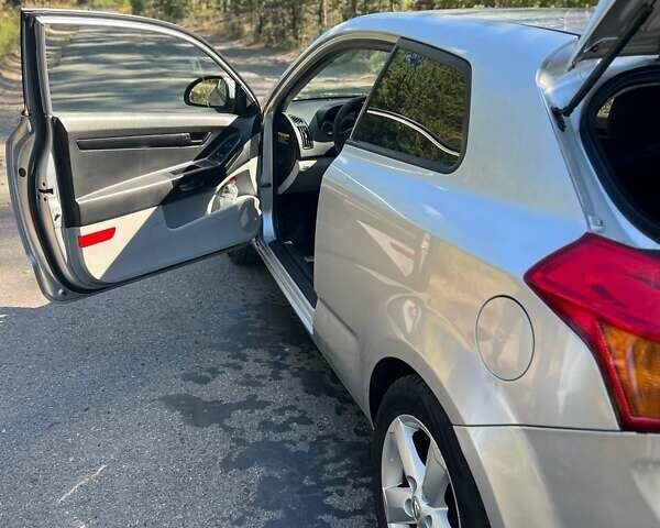 Сірий Кіа Сід, об'ємом двигуна 1.4 л та пробігом 297 тис. км за 4500 $, фото 1 на Automoto.ua