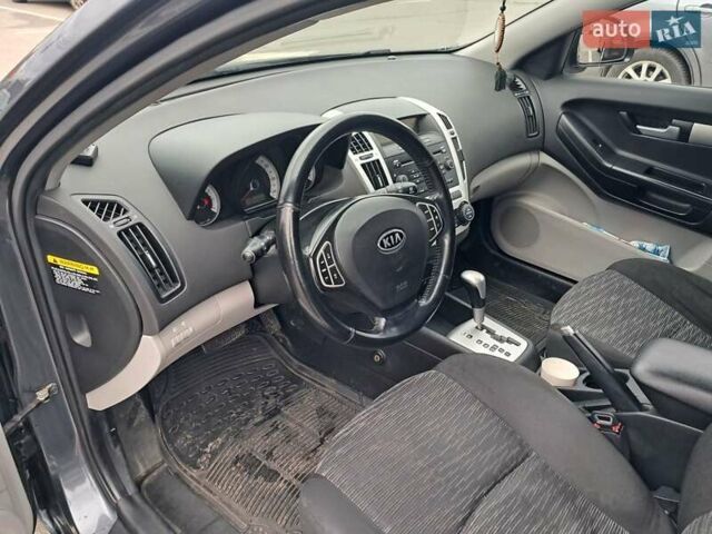 Серый Киа Сид, объемом двигателя 1.59 л и пробегом 204 тыс. км за 6300 $, фото 13 на Automoto.ua